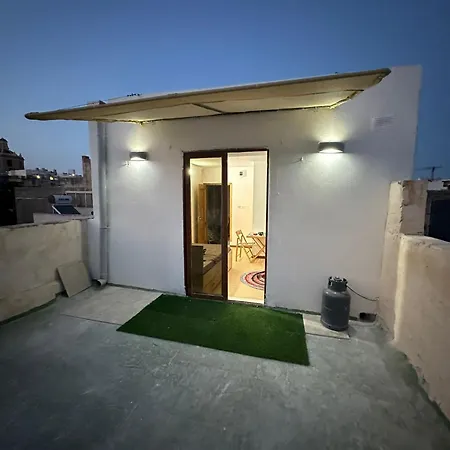 - Studio Penthouse * Sliema