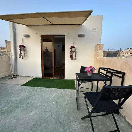 - Studio Penthouse * Sliema